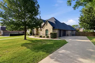 8240 St Johns Dr, Waxahachie, TX 75167 - Photo 3