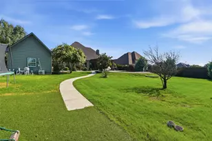 8240 St Johns Dr, Waxahachie, TX 75167 - Photo 35