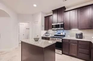 2828 Ainsworth Rd, Aubrey, TX 76227 - Photo 9
