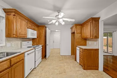 219 W Wilson Avenue, Sherman, TX 75090 - Photo 17