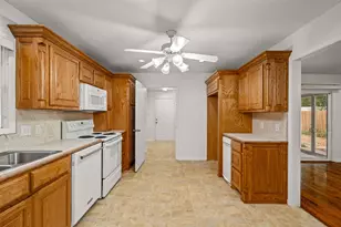 219 W Wilson Ave, Sherman, TX 75090 - Photo 17