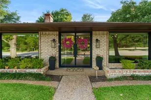 412 E Northgate Dr, Irving, TX 75062 - Photo 29