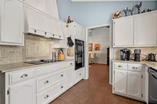 8202 Whippoorwill Dr, Woodway, TX 76712 - Photo 9