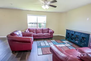 7077 Seton Hall Dr, Fort Worth, TX 76120 - Photo 9