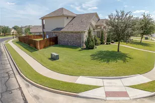 1100 Wessex Dr, Woodway, TX 76712 - Photo 5