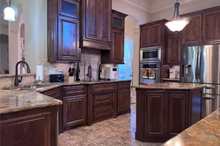9707 Trinity Ct, Granbury, TX 76049 - Photo 11