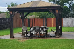1024 Fair Oaks Dr, Grand Prairie, TX 75052 - Photo 5