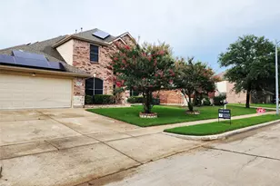 1024 Fair Oaks Dr, Grand Prairie, TX 75052 - Photo 1