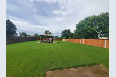 1024 Fair Oaks Drive, Grand Prairie, TX 75052 - Photo 35