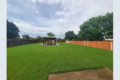 1024 Fair Oaks Drive, Grand Prairie, TX 75052 - Photo 3