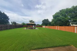 1024 Fair Oaks Dr, Grand Prairie, TX 75052 - Photo 3