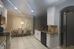 1024 Fair Oaks Dr, Grand Prairie, TX 75052 - Photo 13