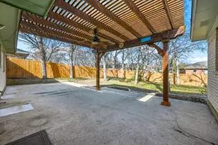 660 Springhill Dr, Hurst, TX 76054 - Photo 5