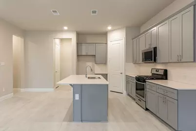 913 Ponds Edge Lane, Euless, TX 76040 - Photo 9