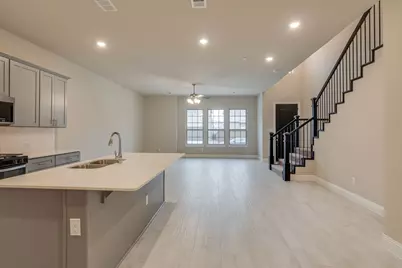 913 Ponds Edge Lane, Euless, TX 76040 - Photo 13