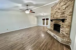 4205 Greencrest Dr, Arlington, TX 76016 - Photo 3