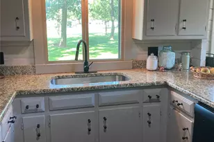 914 Kiowa Dr W, Lake Kiowa, TX 76240 - Photo 17