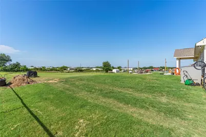 1011 Northern Oaks Court, Springtown, TX 76082 - Photo 9