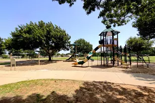 2705 Cliffwood Dr, Grapevine, TX 76051 - Photo 15