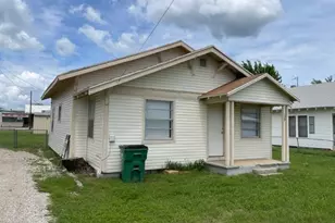 103 W Wichita St, Bowie, TX 76230 - Photo 1