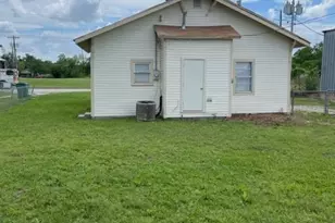 103 W Wichita St, Bowie, TX 76230 - Photo 19