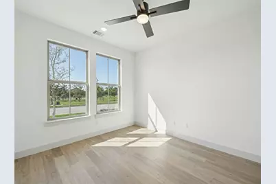 6904 Crystal Springs Drive, McKinney, TX 75070 - Photo 3