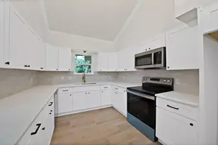 105 Oak Ln, Burleson, TX 76028 - Photo 5