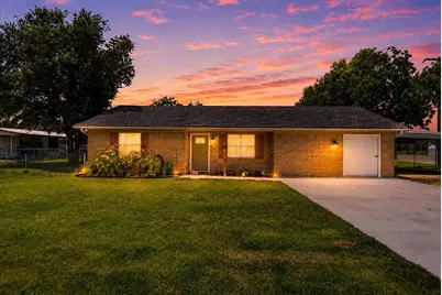 703 N Gilmer Avenue, Dawson, TX 76639 - Photo 1