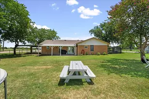 703 N Gilmer Ave, Dawson, TX 76639 - Photo 27