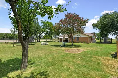 703 N Gilmer Avenue, Dawson, TX 76639 - Photo 33