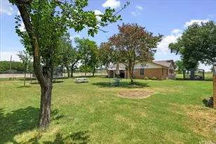 703 N Gilmer Ave, Dawson, TX 76639 - Photo 33