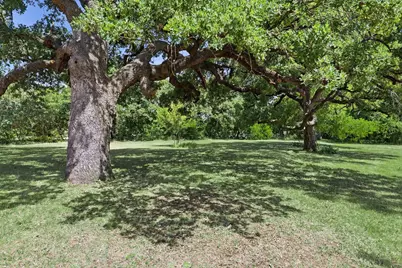 101 Colonial Parkway, Burleson, TX 76028 - Photo 3