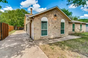1249 High Meadow Ln, Lancaster, TX 75146 - Photo 3