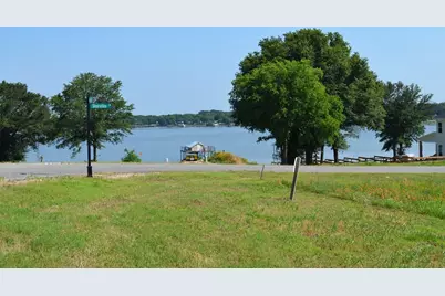 551 Shoreline Drive, Mabank, TX 75143 - Photo 3