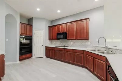 12422 Daimler Drive, Frisco, TX 75033 - Photo 13