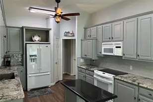 1408 Island Village Ct, Granbury, TX 76048 - Photo 11
