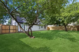 902 Melanie Ln, Keene, TX 76059 - Photo 35