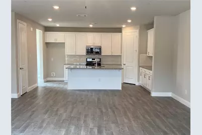 801 Ponds Edge Lane, Euless, TX 76040 - Photo 5