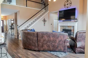 419 Kingfisher Ln, Arlington, TX 76002 - Photo 9