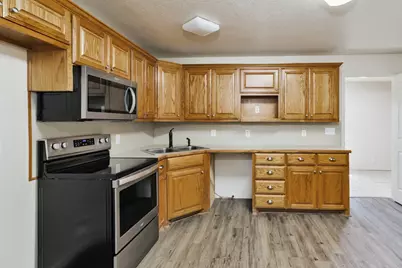 907 N Lamb Street, Bowie, TX 76230 - Photo 9