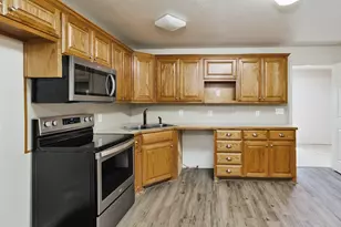 907 N Lamb St, Bowie, TX 76230 - Photo 9