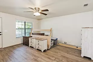907 N Lamb St, Bowie, TX 76230 - Photo 5