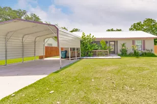 907 N Lamb St, Bowie, TX 76230 - Photo 1