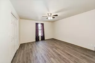 907 N Lamb St, Bowie, TX 76230 - Photo 17