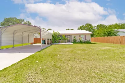 907 N Lamb Street, Bowie, TX 76230 - Photo 25