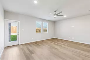 881 Rockcloud Dr, Fort Worth, TX 76052 - Photo 15