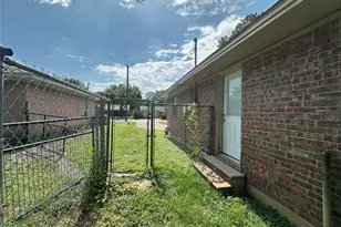 1915 Leslie St, Denton, TX 76205 - Photo 21