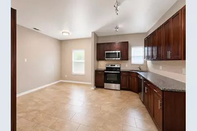 719 E 6th Street, Bonham, TX 75418 - Photo 9