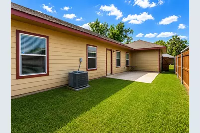 719 E 6th Street, Bonham, TX 75418 - Photo 17
