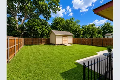 719 E 6th Street, Bonham, TX 75418 - Photo 19